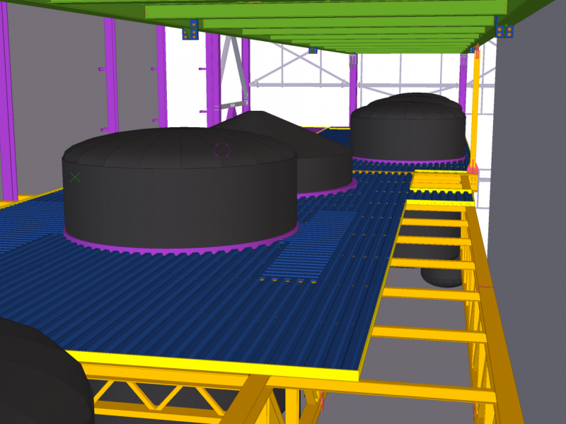 Trabajos dentro de las antiguas instalaciones de Damm de cara a reorganizar el proceso productivo entre ellos la colocación de una pasarela de 52x5x4m y 78 toneladas de peso de la cual se descolgo una mezzanine intermedia para trabajos de mantenimiento.