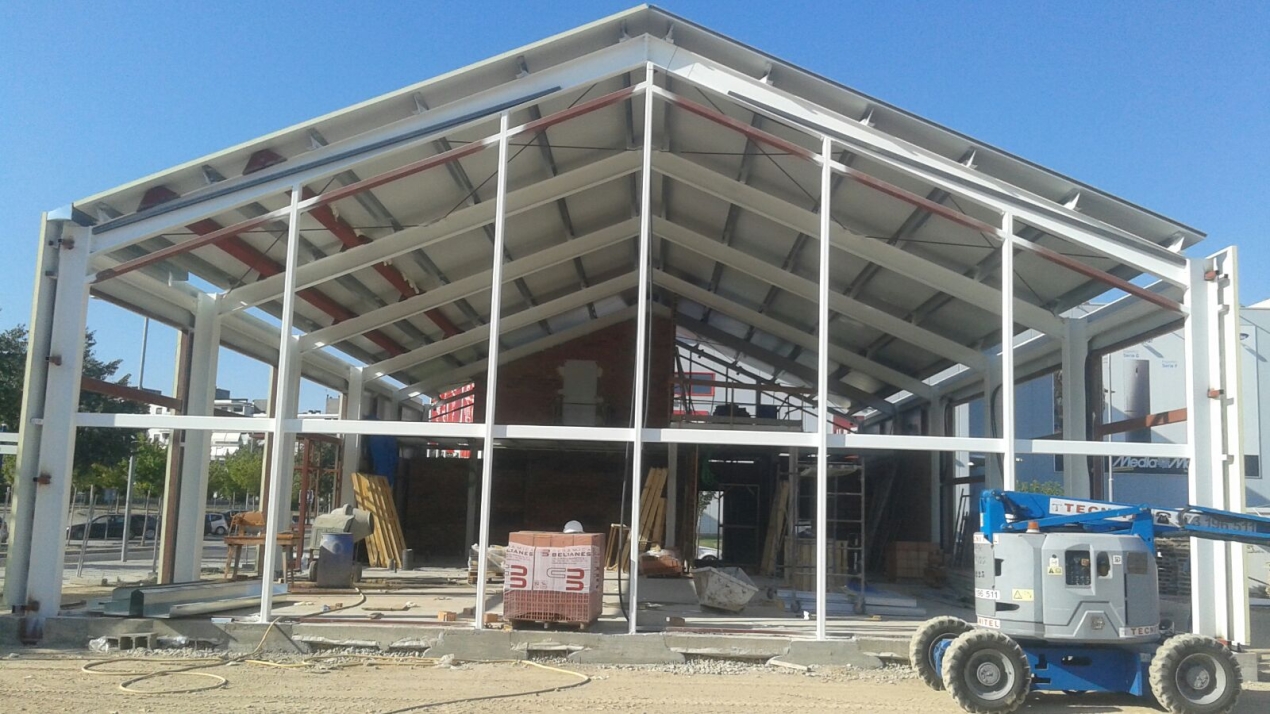 Construcción de edificación aislada para nueva concesión de Viena en la que se relizaron tanto la estructura primaria como la secundaria del edificio, en la localidad de Cabrera, Valencia