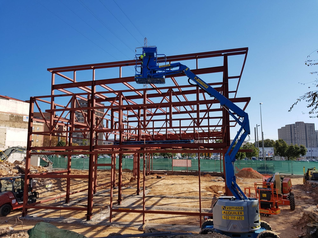 Construcción de edificación aislada para nueva concesión de Viena en la que se relizaron tanto la estructura primaria como la secundaria del edificio, en la localidad de Esplugues de Llobregat, Barcelona.